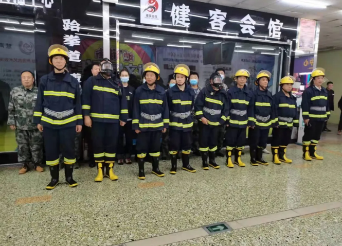 居安思危，防患未“燃”——15vip太阳集团官网商业开展消防应急逃生演练(图4)