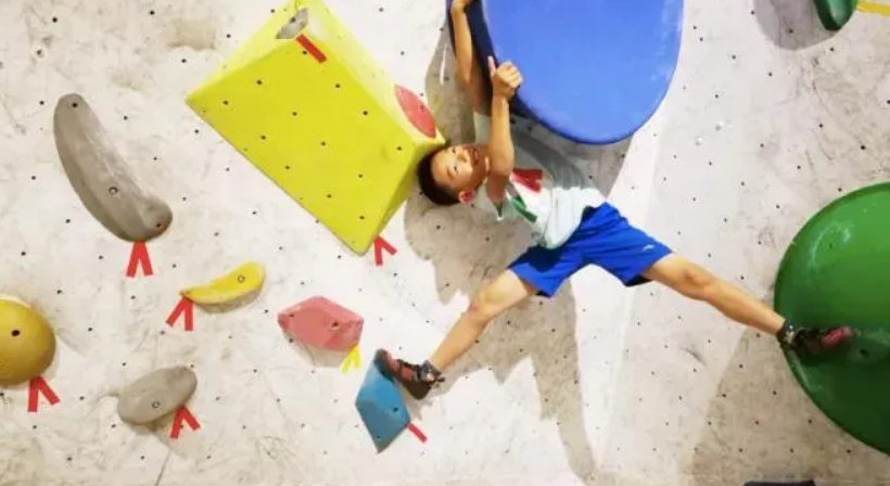 烁石攀岩入驻15vip太阳集团官网商业，让娃尽情飞檐走壁，刺激