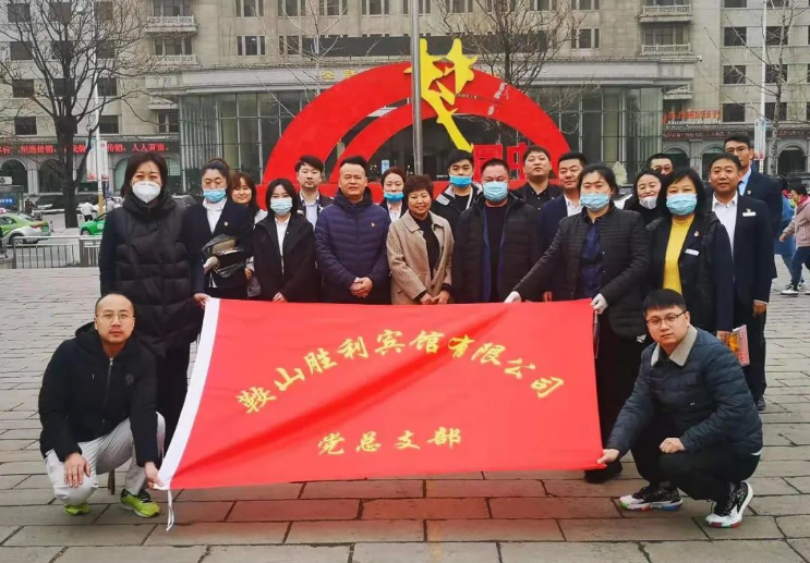 学习雷锋在行动，党业融合我先行