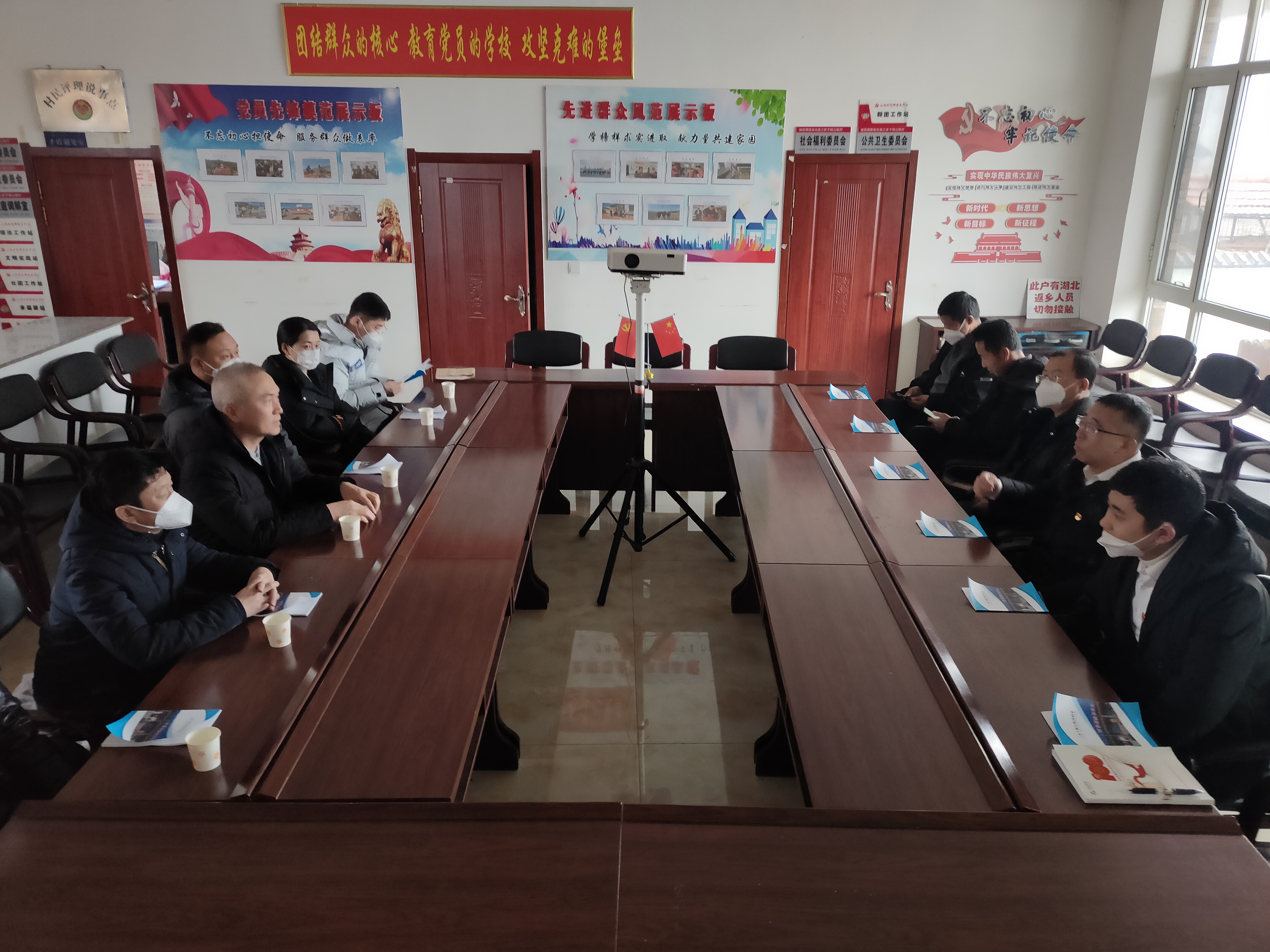 践行国企责任，迎新春送温暖——15vip太阳集团官网、温泉集团、公服集团前往驻村工作队 走访慰问