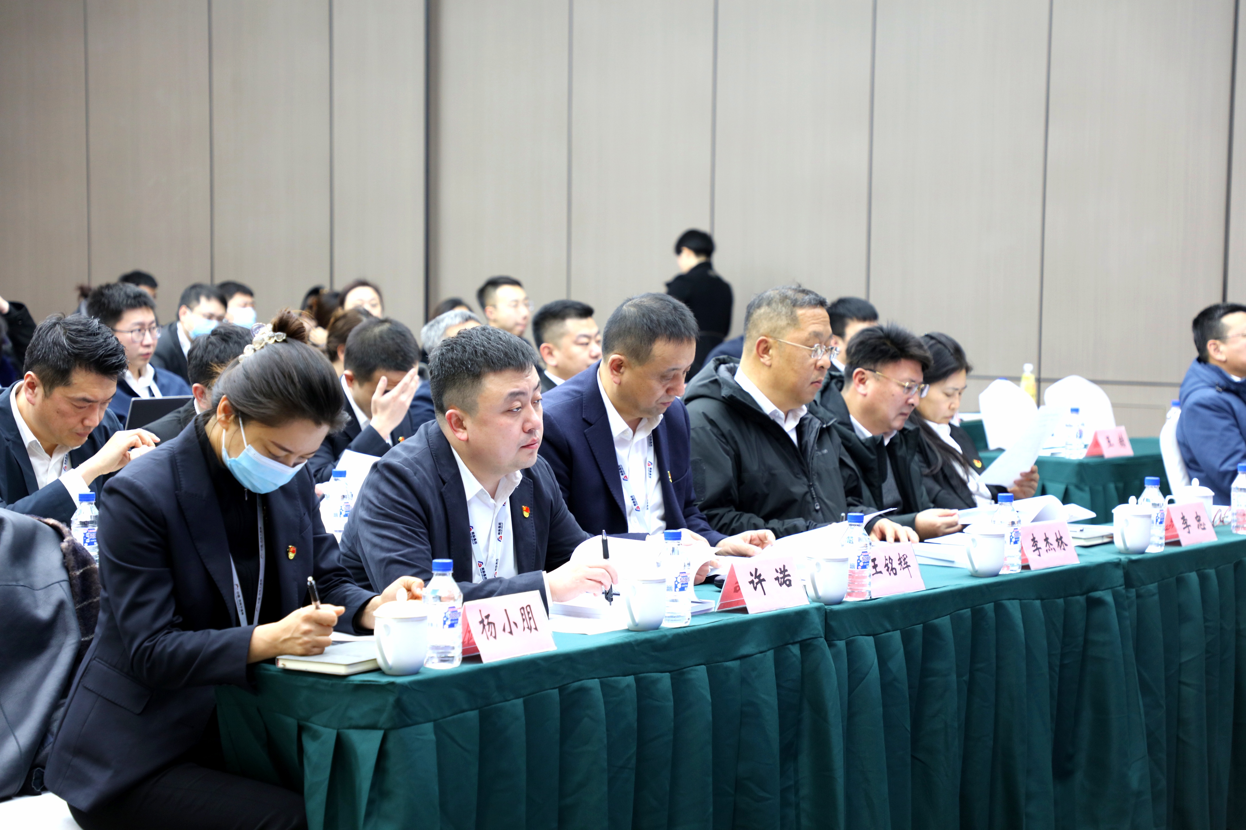 集团举行机关中层干部、借调和驻村干部2022年度述职测评会议