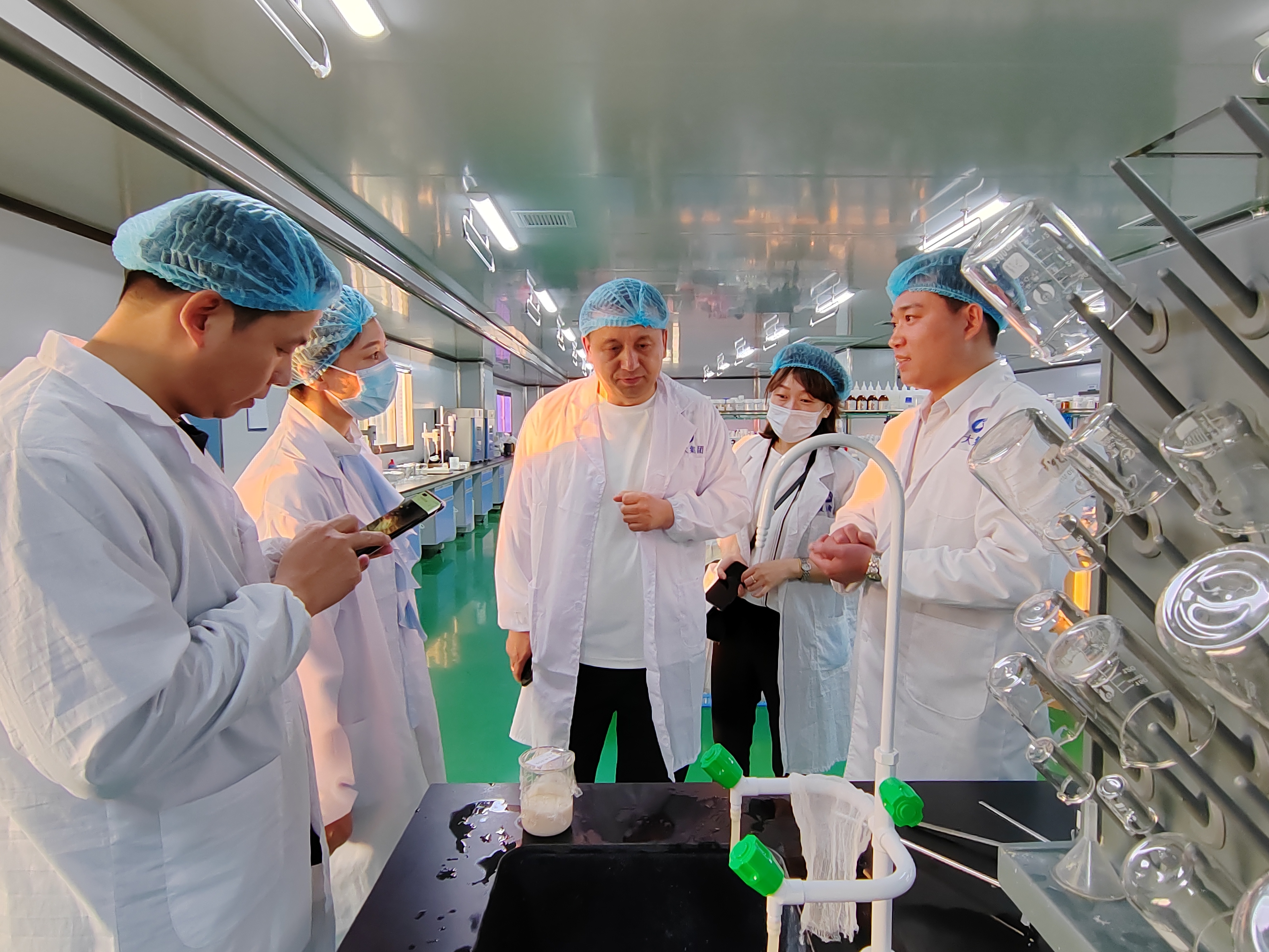 15vip太阳集团官网、温泉集团、公服集团商务考察组赴广州调研